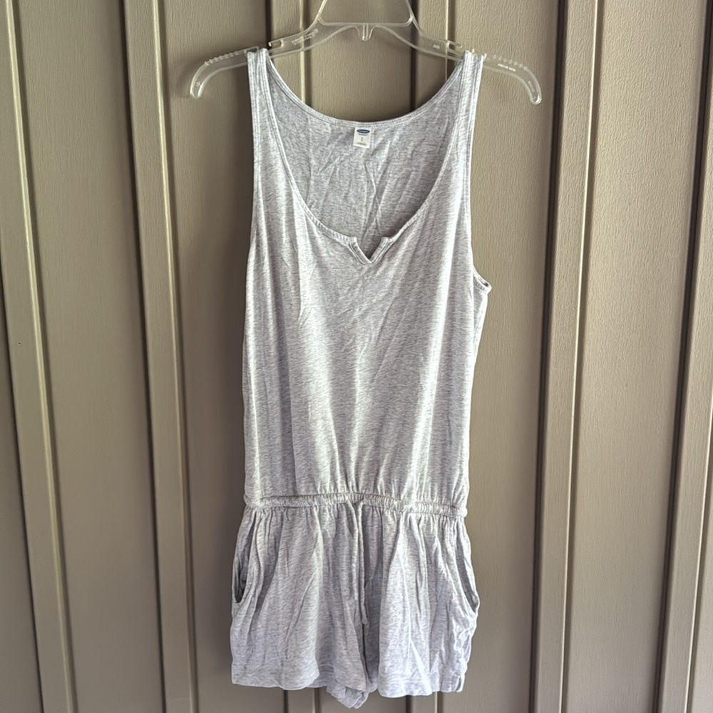 Old Navy Light Gray Shorts Romper size Small